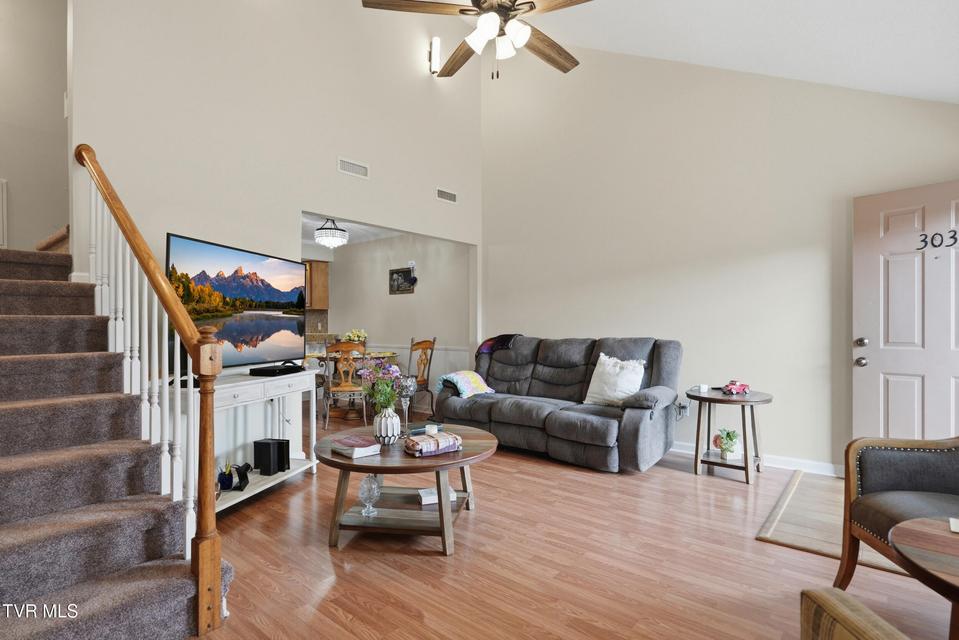 Photo #7: 303 Phoenix Court