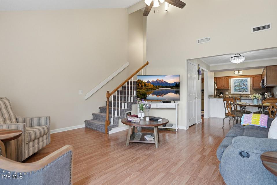 Photo #5: 303 Phoenix Court