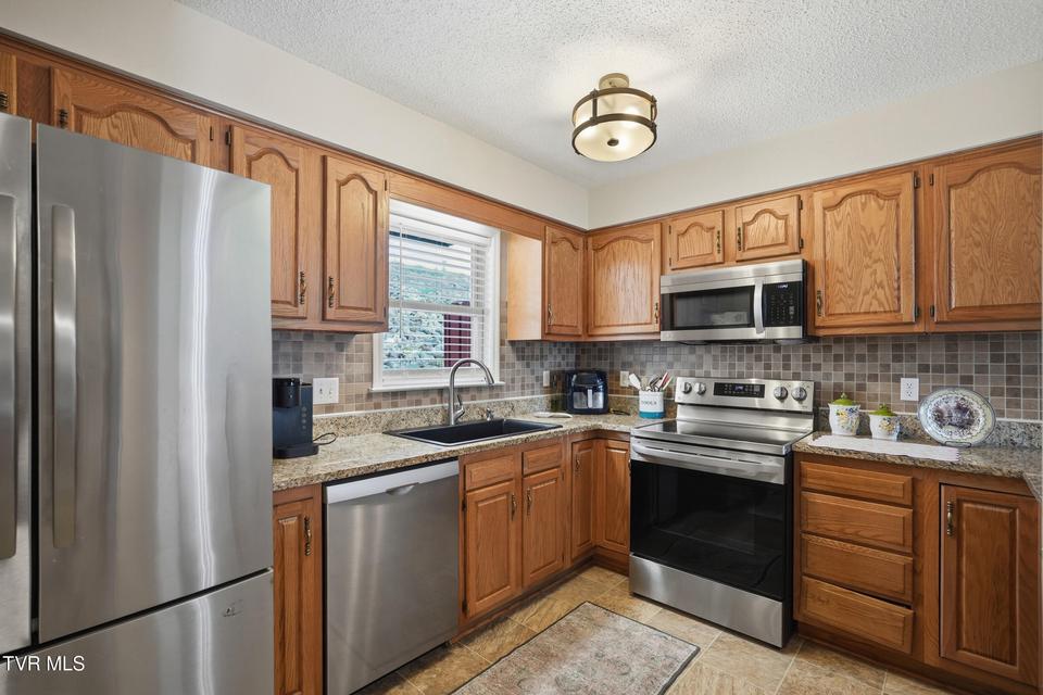 Photo #9: 303 Phoenix Court