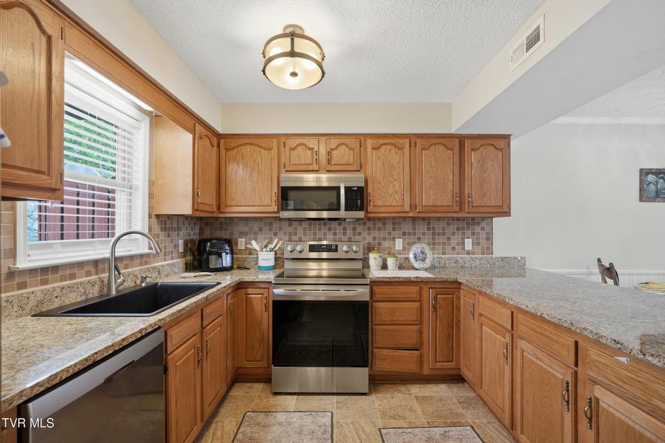 Photo #10: 303 Phoenix Court