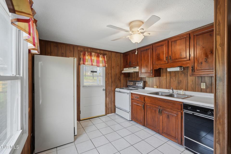 Photo #8: 2376 Highway 81 