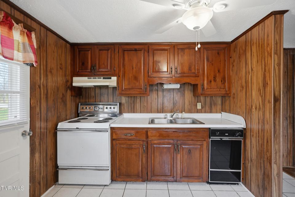 Photo #9: 2376 Highway 81 