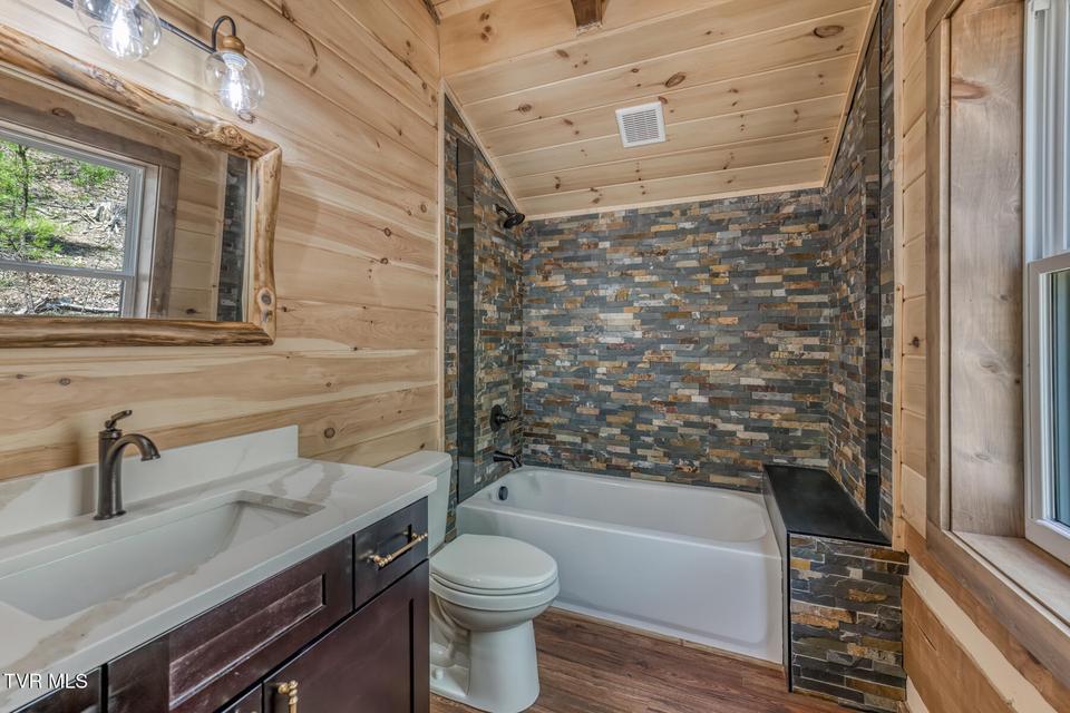 Photo #37: 2579 Black Bear Lane