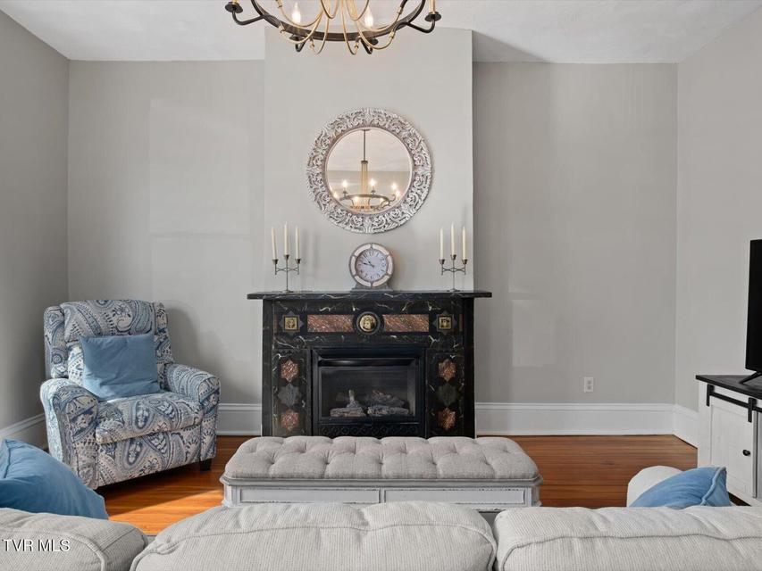 Photo #4: 920 Pennsylvania Avenue