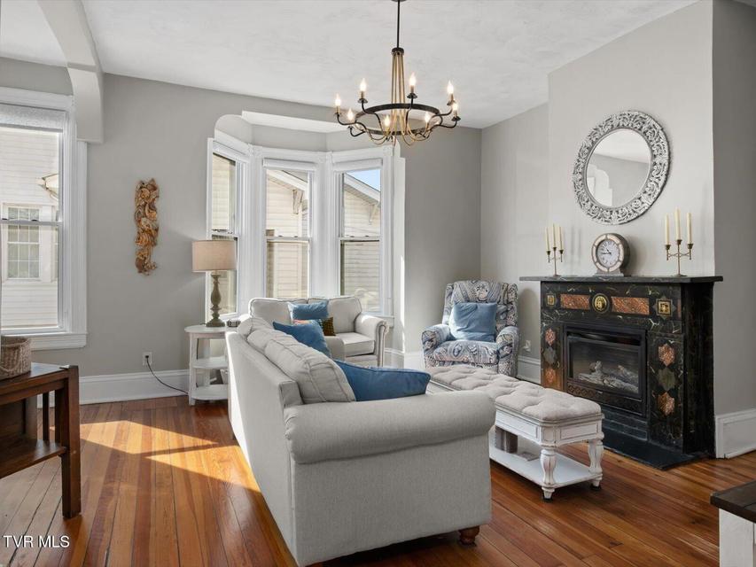 Photo #5: 920 Pennsylvania Avenue