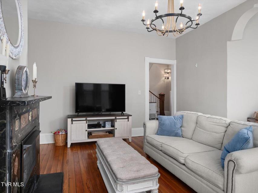 Photo #6: 920 Pennsylvania Avenue