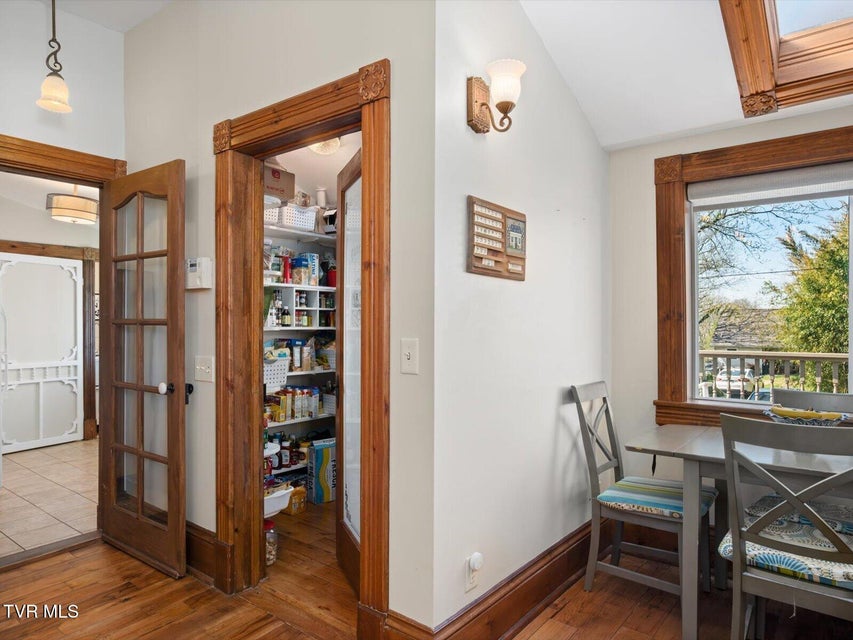 Photo #13: 920 Pennsylvania Avenue