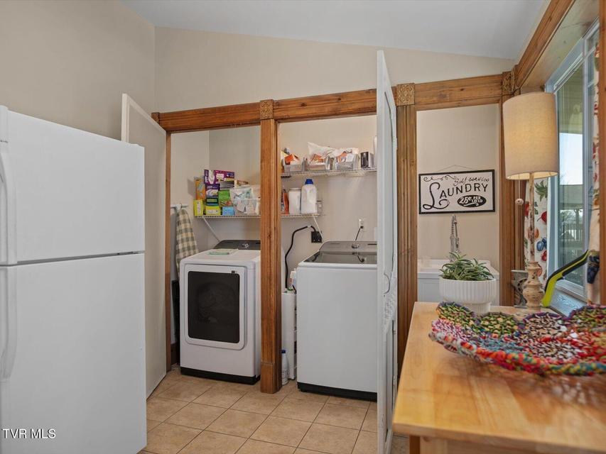 Photo #22: 920 Pennsylvania Avenue