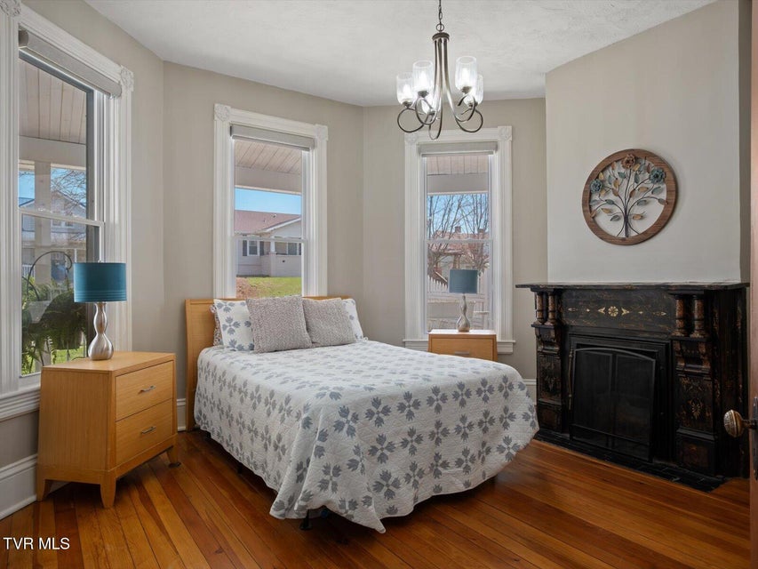 Photo #25: 920 Pennsylvania Avenue