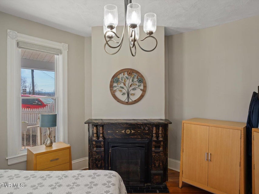 Photo #27: 920 Pennsylvania Avenue