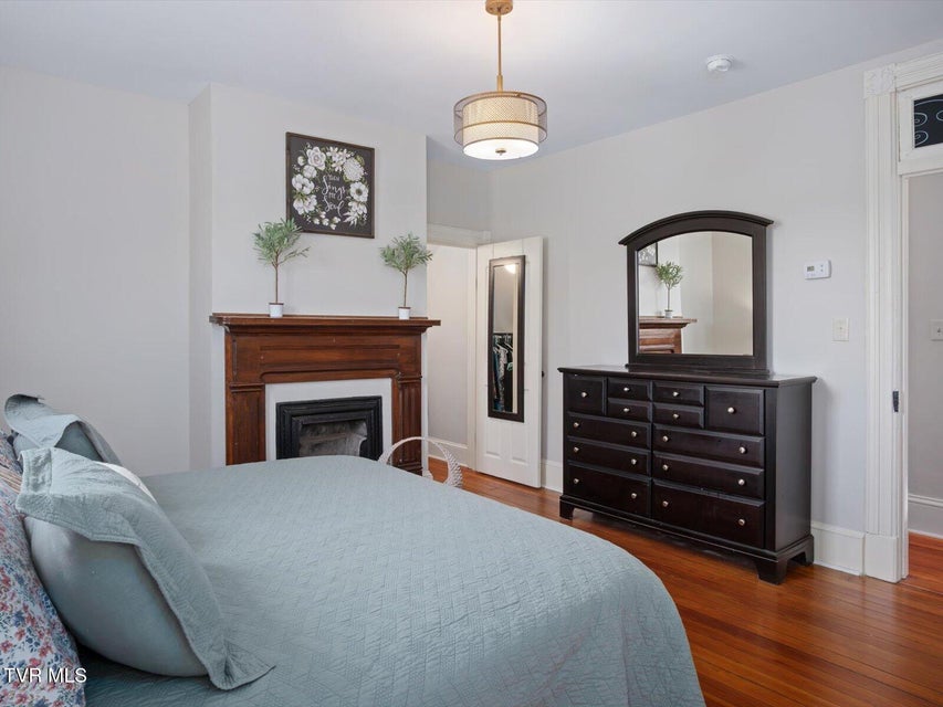 Photo #32: 920 Pennsylvania Avenue