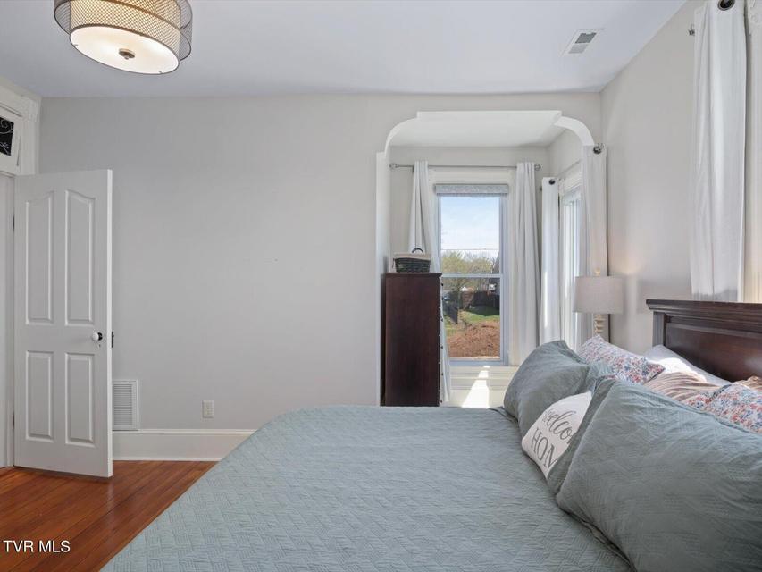 Photo #33: 920 Pennsylvania Avenue