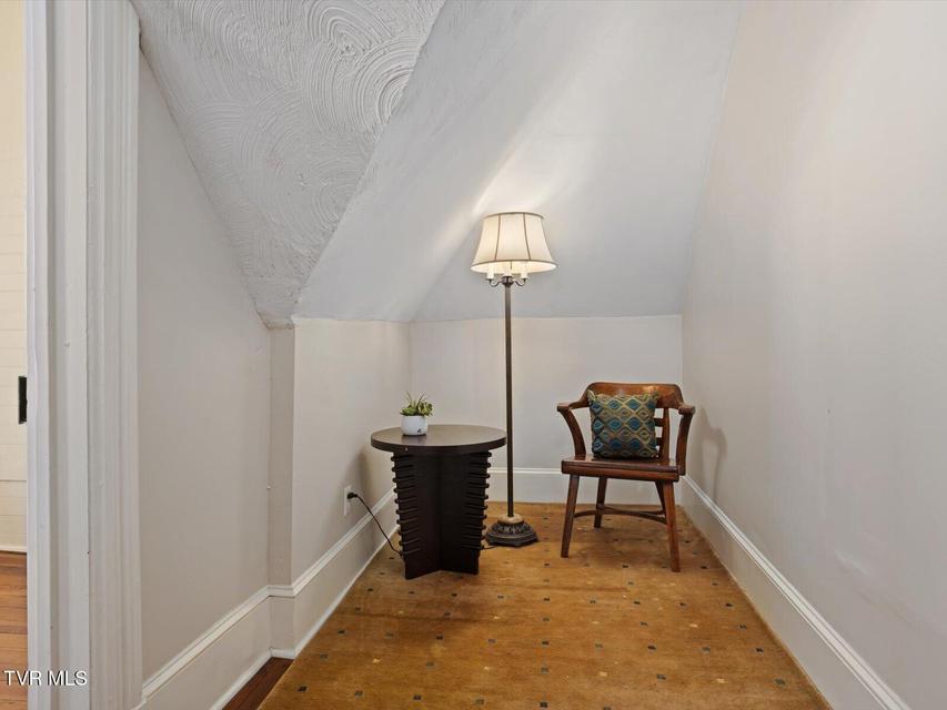 Photo #42: 920 Pennsylvania Avenue