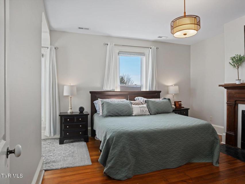 Photo #43: 920 Pennsylvania Avenue