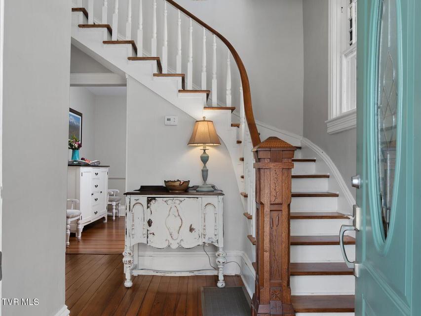 Photo #2: 920 Pennsylvania Avenue