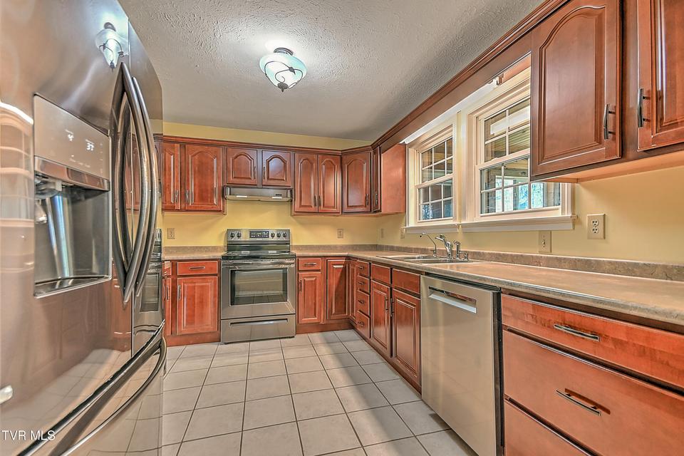 Photo #9: 175 Amberwood Drive