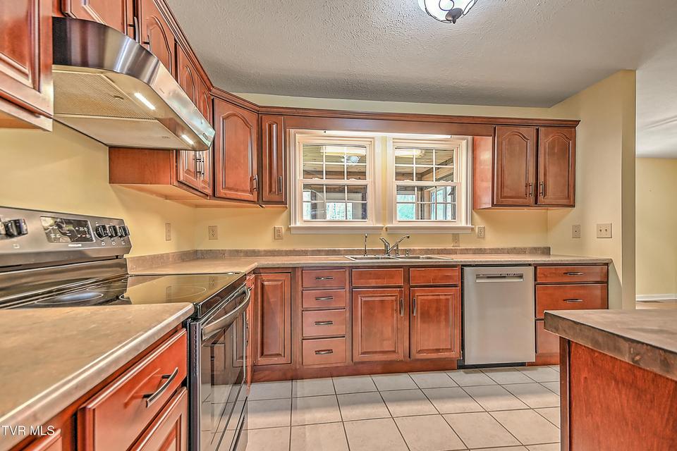 Photo #10: 175 Amberwood Drive