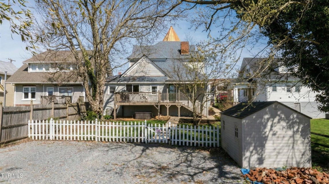 Photo #47: 920 Pennsylvania Avenue