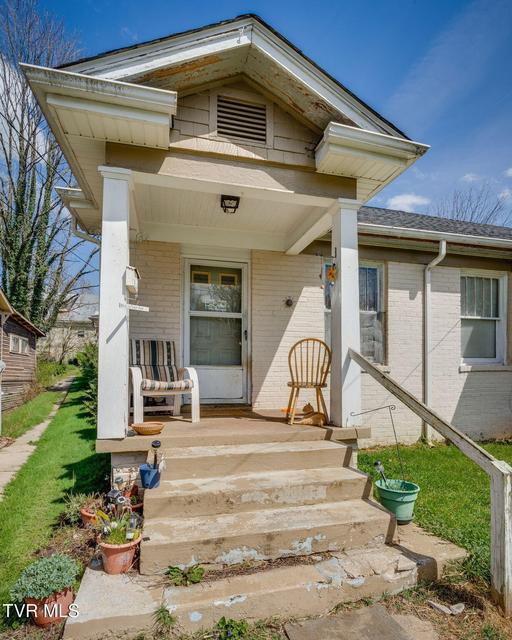 Photo #4: 311/313 Carolina Avenue