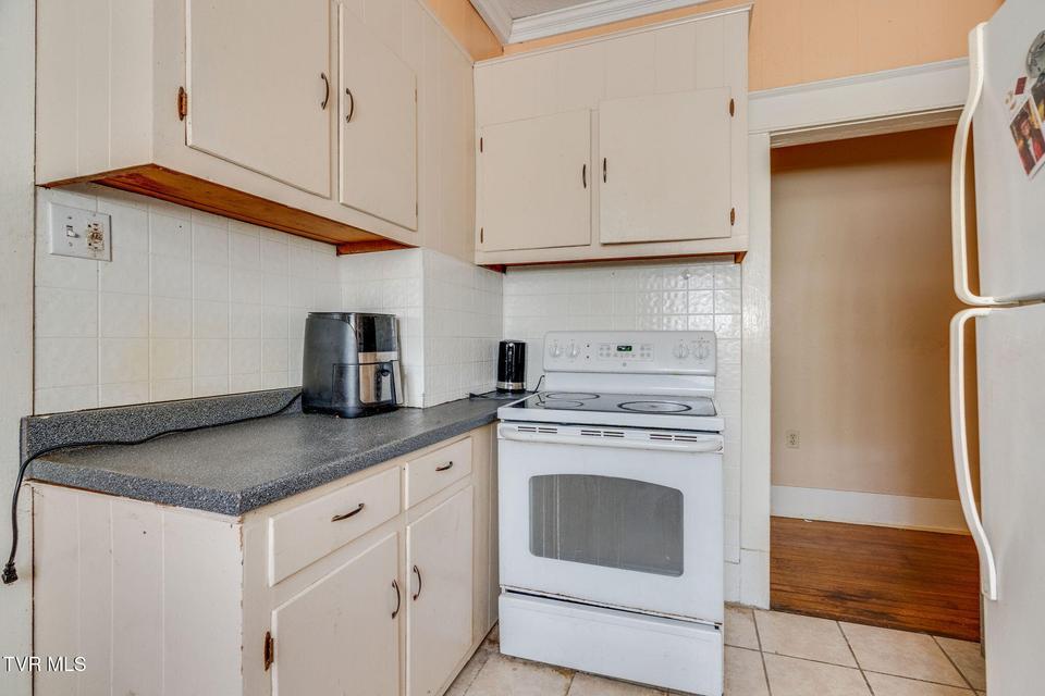 Photo #28: 311/313 Carolina Avenue