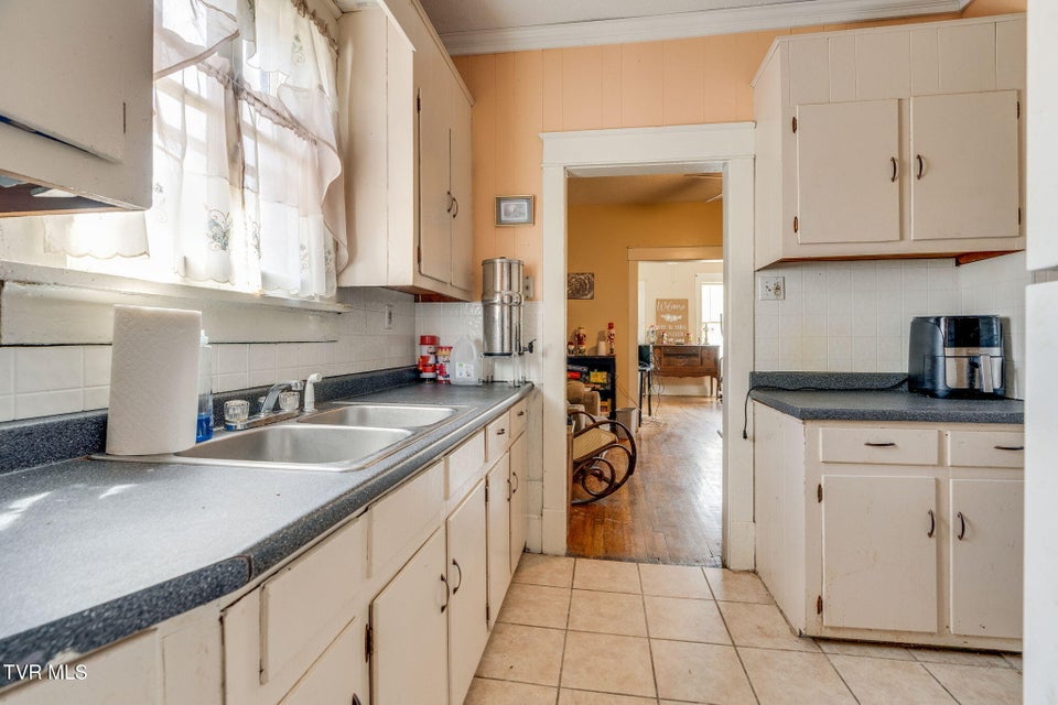 Photo #29: 311/313 Carolina Avenue