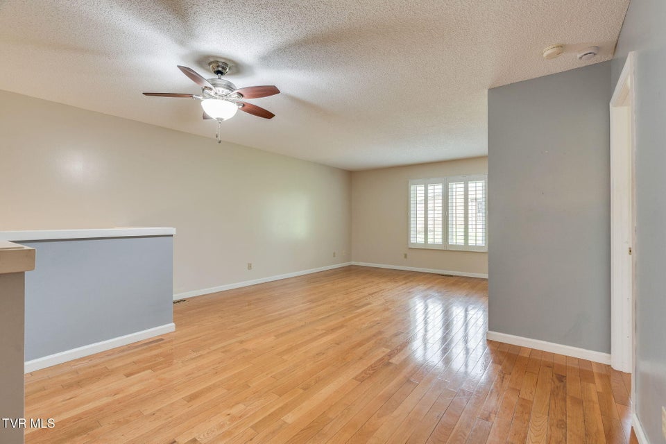 Photo #9: 405 Manor Drive