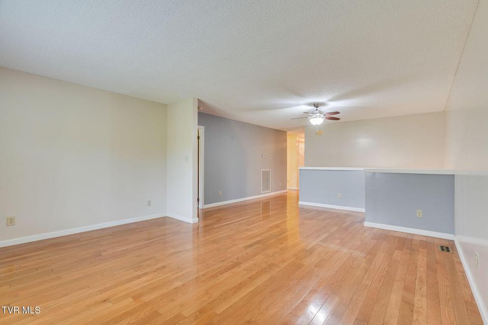 Photo #12: 405 Manor Drive