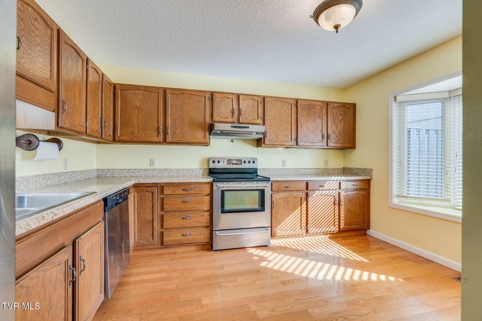 Photo #14: 405 Manor Drive