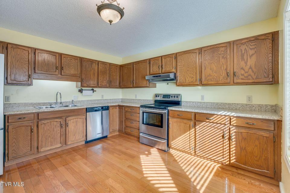 Photo #15: 405 Manor Drive