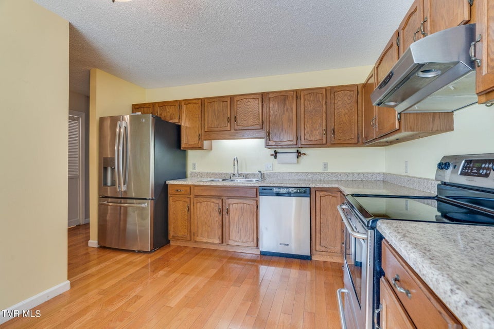 Photo #16: 405 Manor Drive