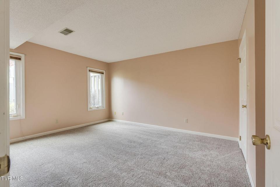 Photo #31: 405 Manor Drive