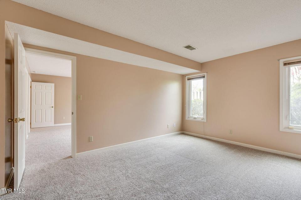 Photo #32: 405 Manor Drive