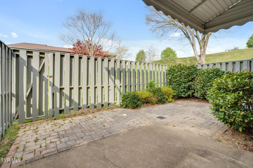 Photo #36: 405 Manor Drive