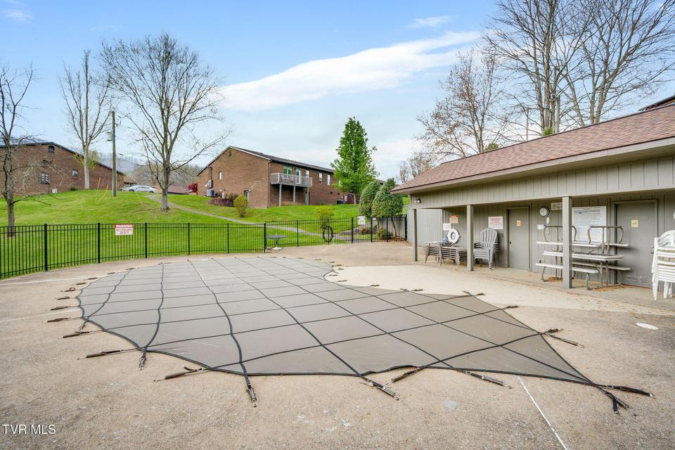 Photo #41: 405 Manor Drive