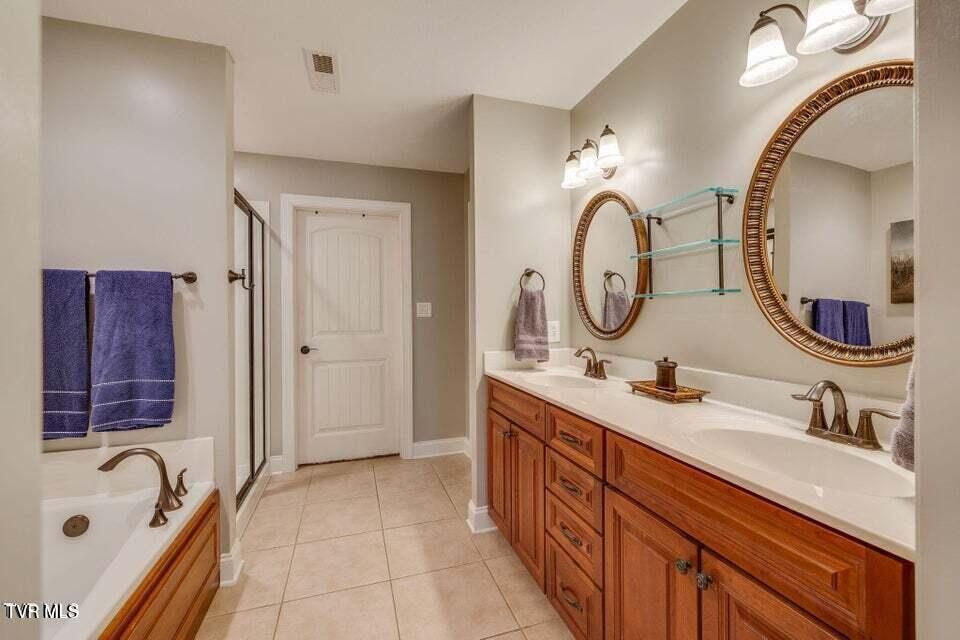 Photo #17: 205 Bridgewater Court