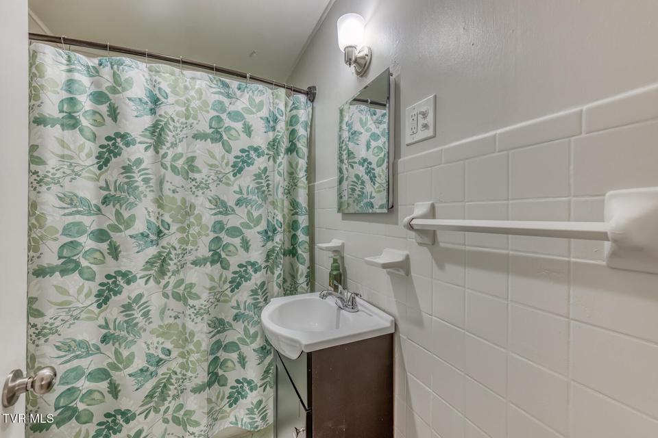 Photo #18: 441 Mimosa Street