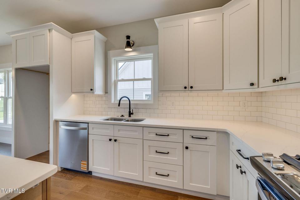 Photo #12: 266 Winston Place