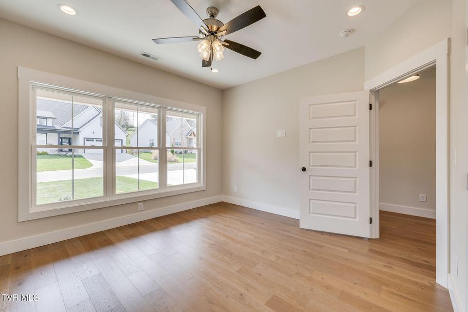 Photo #27: 266 Winston Place