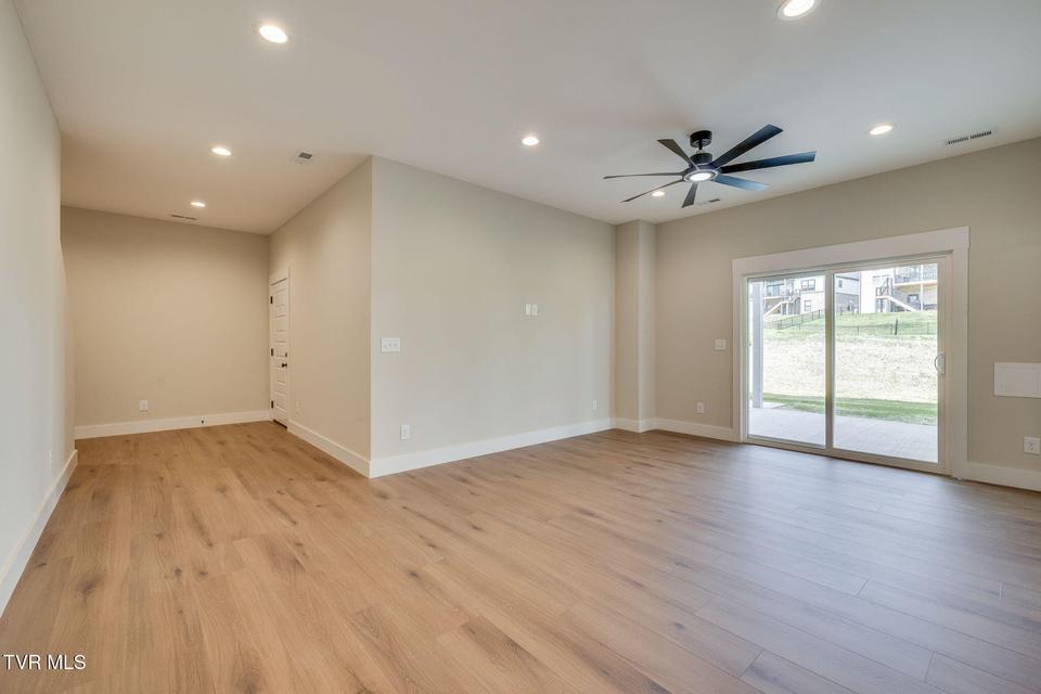 Photo #34: 266 Winston Place