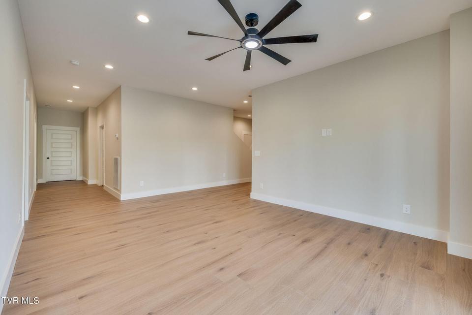 Photo #38: 266 Winston Place