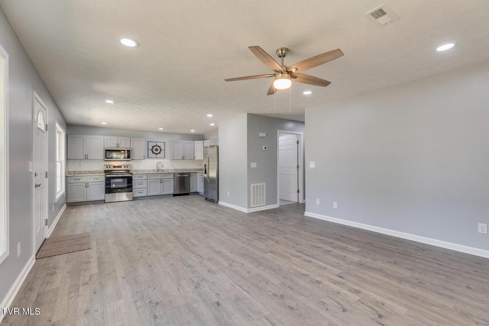 Photo #4: 104 Woodmont Avenue