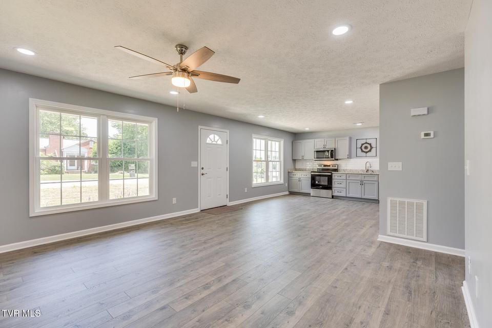 Photo #5: 104 Woodmont Avenue