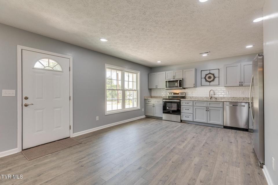 Photo #7: 104 Woodmont Avenue