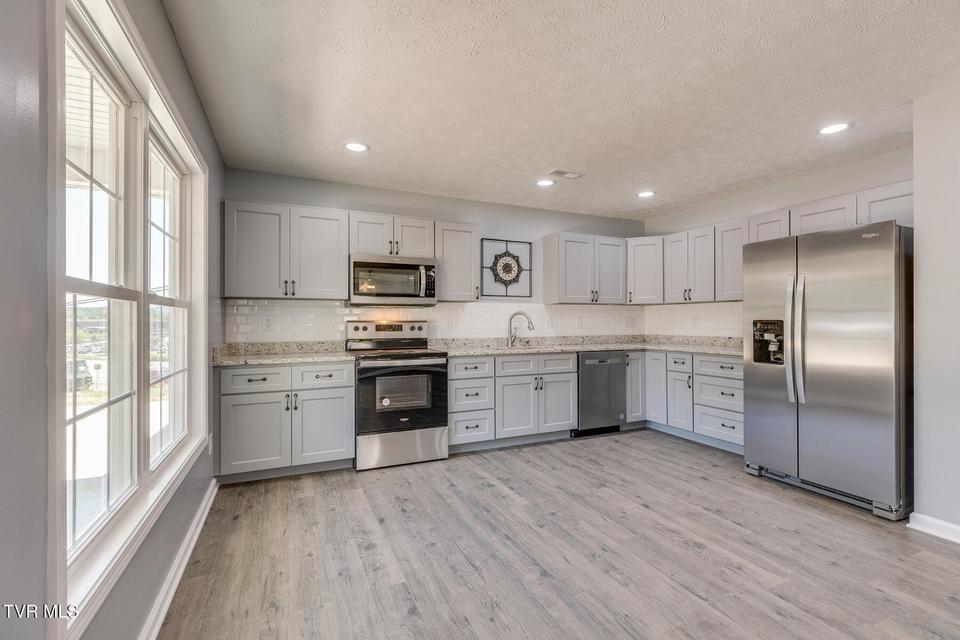 Photo #8: 104 Woodmont Avenue