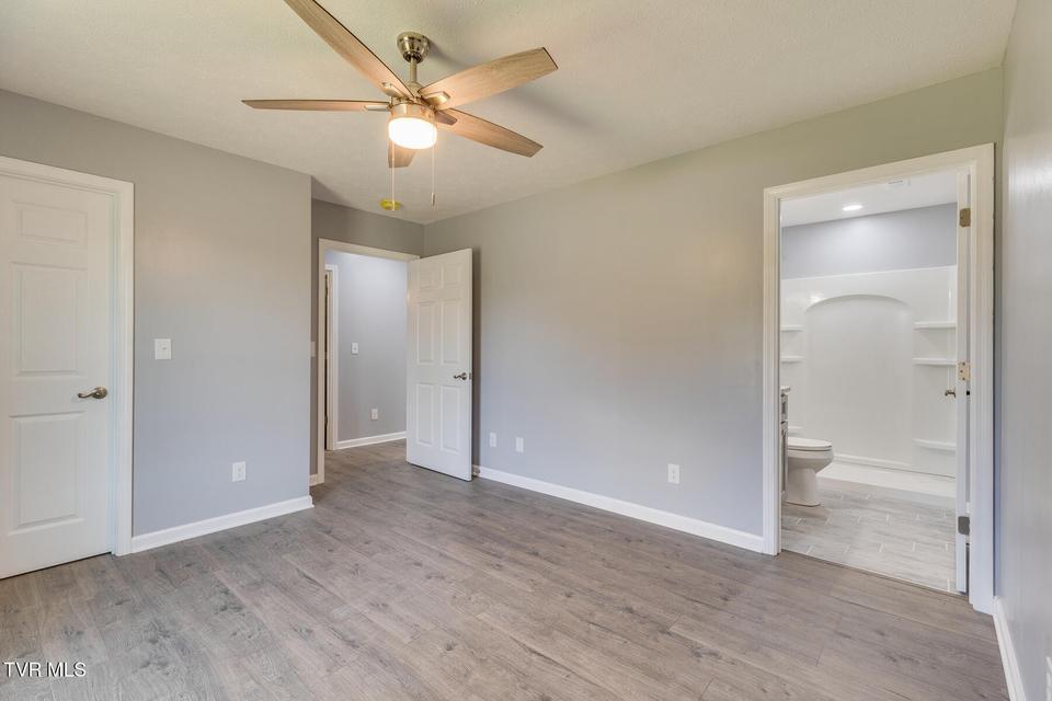 Photo #13: 104 Woodmont Avenue