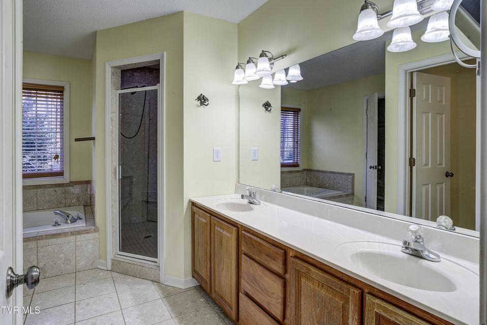 Photo #27: 144 Blue Bird Drive