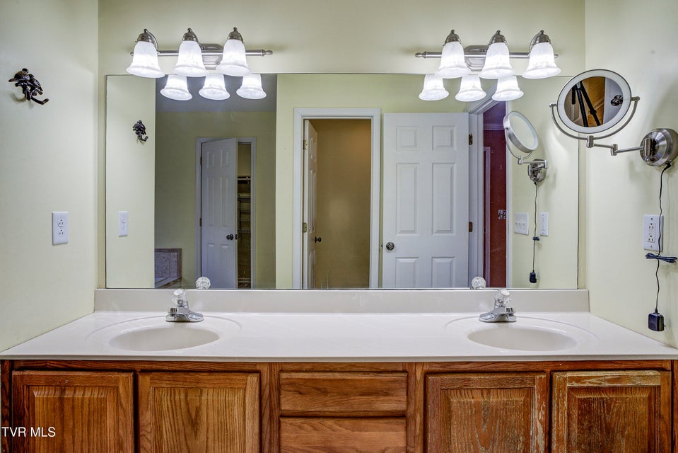 Photo #28: 144 Blue Bird Drive