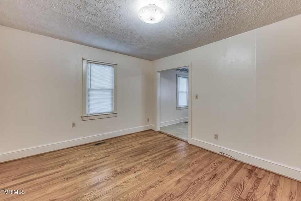 Photo #3: 342 Bristol Avenue