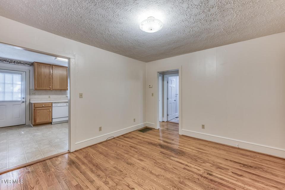 Photo #4: 342 Bristol Avenue