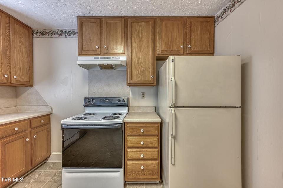 Photo #8: 342 Bristol Avenue